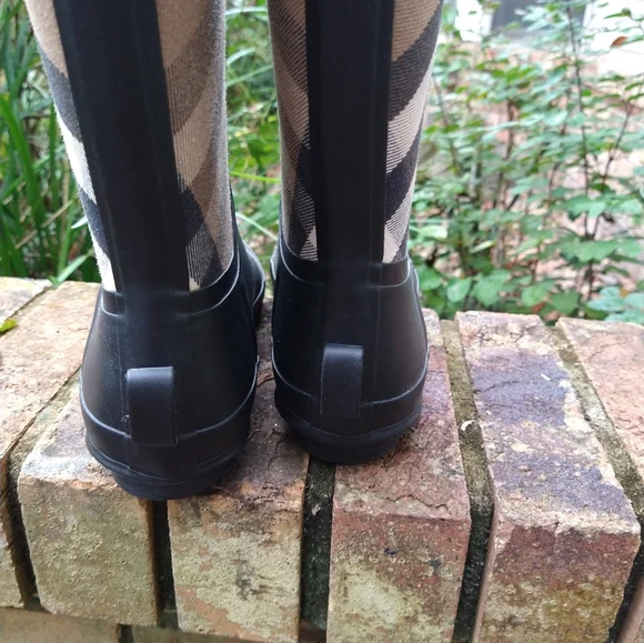 Burberry Black and Tan Plaid Winter Rain Boots - Picture 8 of 8